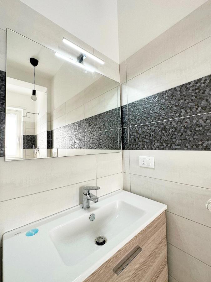 Wh - Cuore Home - Attico Monolocale Con Parcheggio Gratuito - 5 Minuti Dal Centro - Wifi Sanremo Exterior foto
