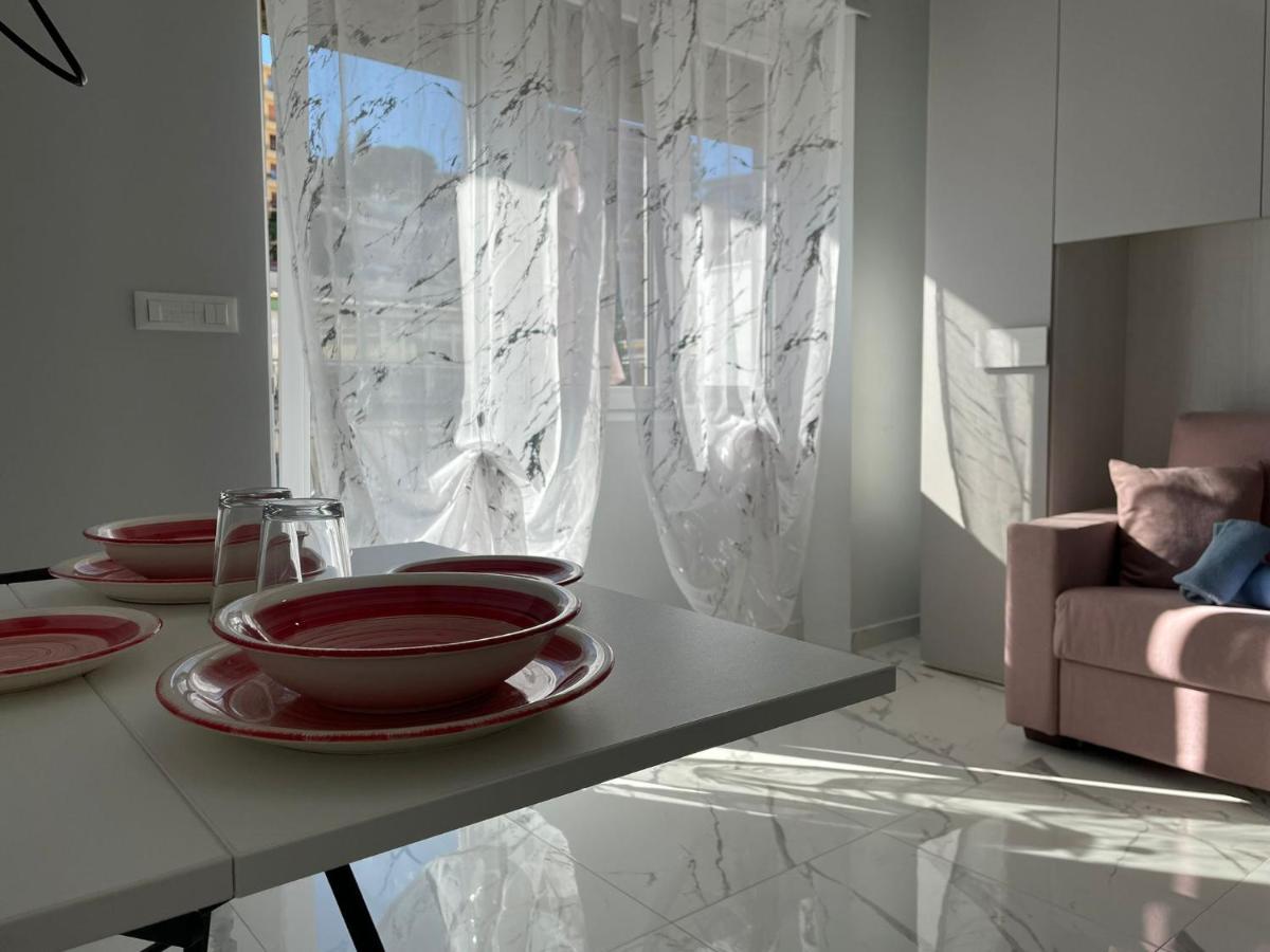 Wh - Cuore Home - Attico Monolocale Con Parcheggio Gratuito - 5 Minuti Dal Centro - Wifi Sanremo Exterior foto